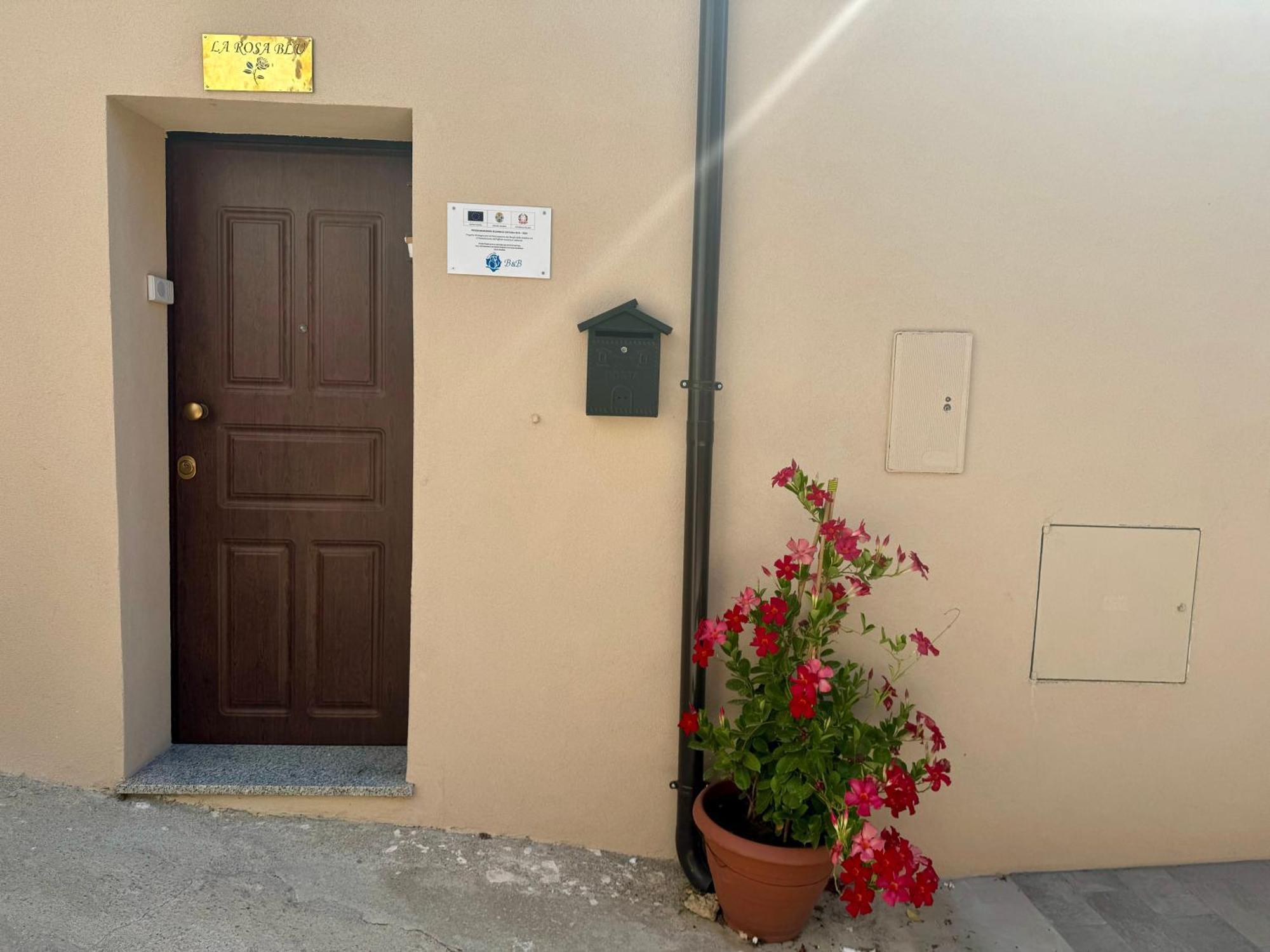 La Rosa Blu Panzió Gerace Kültér fotó